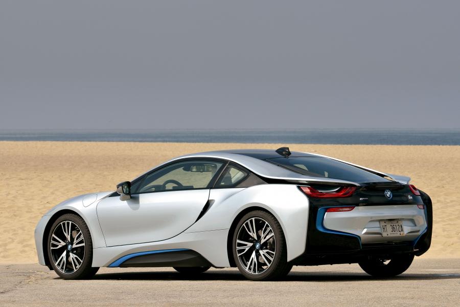  BMW i8 2014 года  (фото 94 из 180)